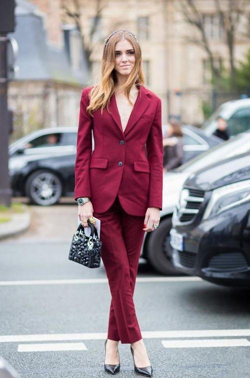 酒红色西装搭配图片,演绎经典与时尚的完美融合